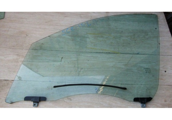 Скло дверки передньої лівої Renault Grand Scenic III, 803010008R